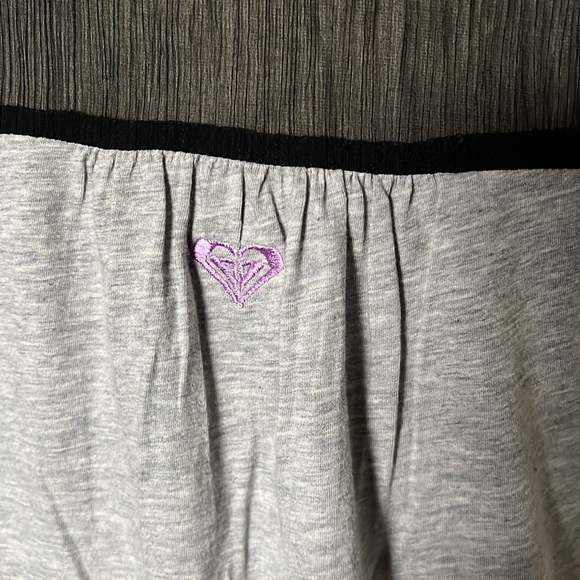 Roxy Heathered grey and black sheer mixed materials short sleeve blouse. - Picture 5 of 7